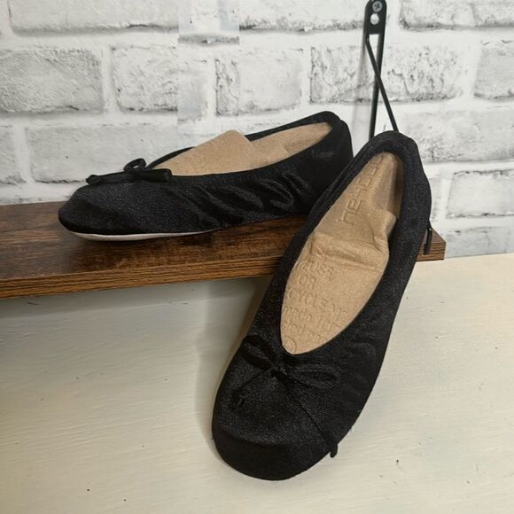 Isotoners Black Slippers - Picture 1 of 3